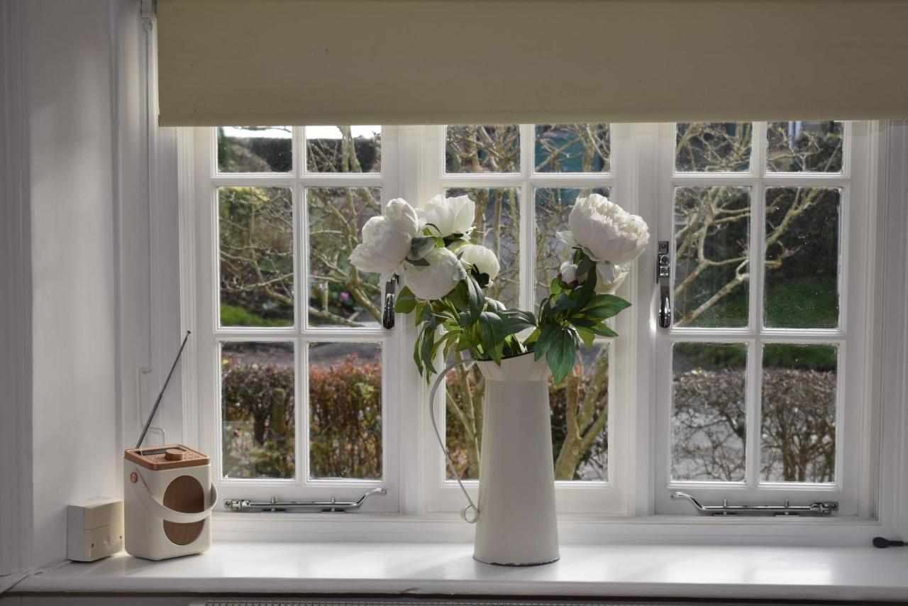 Rose Mullion Cottage Pett Exterior photo